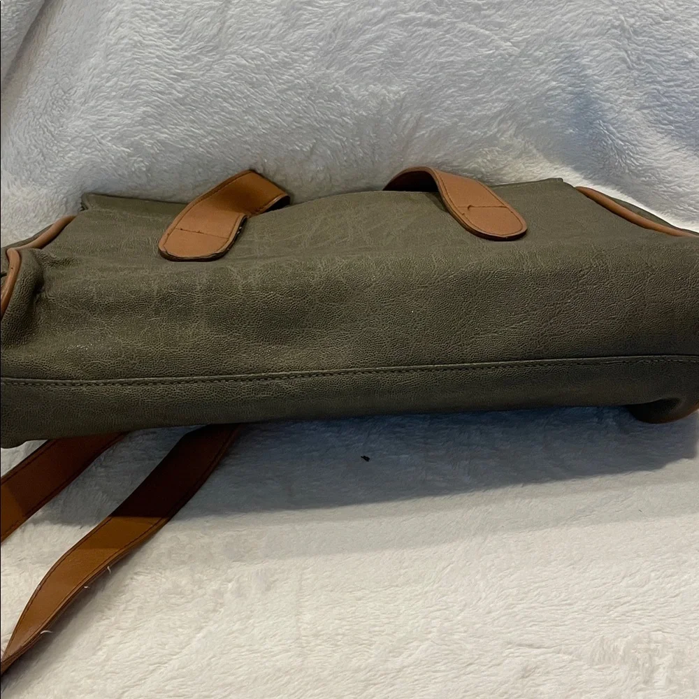 VTG Perry Ellis Olive Green and Tan Leather Shoulder Bag
